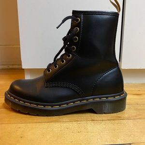 DR MARTENS VEGAN 1460